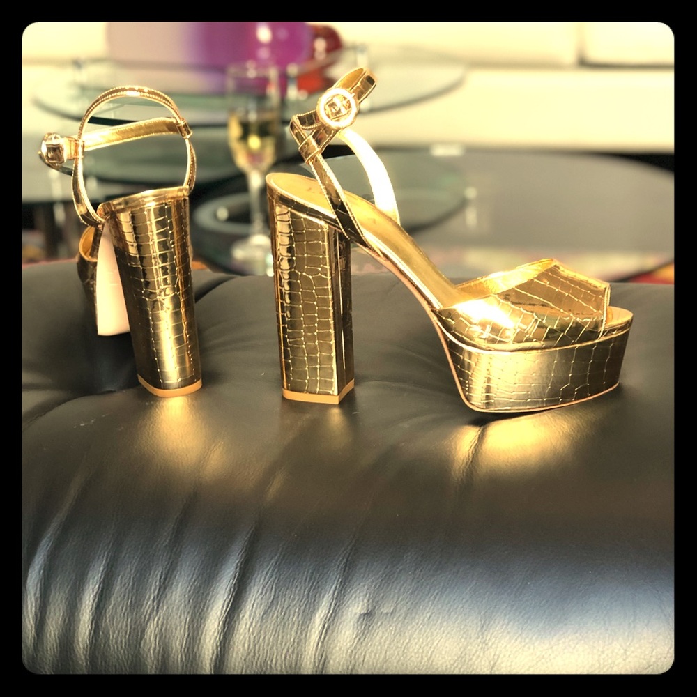 *NEW* LeSilla Croco Embossed/ Open Toe Pumps